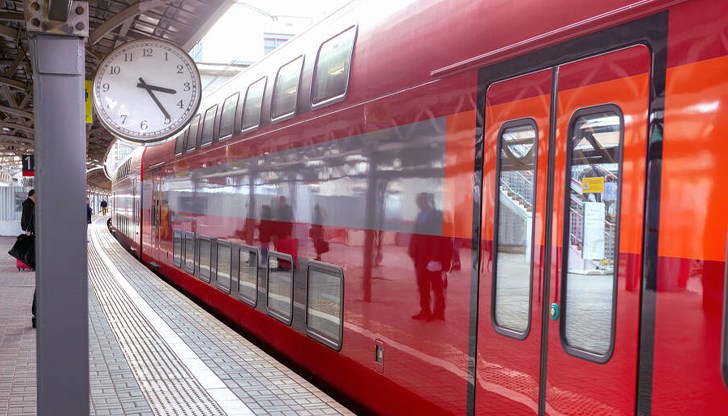Причината - поръчката за доставка на 20 нови бързи влака за дълги разстояния за 1.2 млрд. лв. е прекратена за втори път