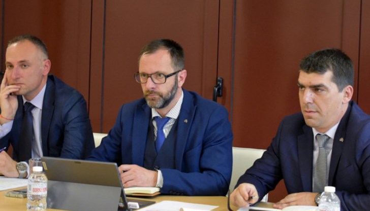 Причината е да не се затруднява движението в активния туристически сезон