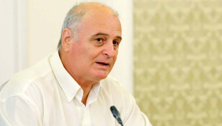 Да се снимаш в интимна обстановка, съблечен, с очевиден бандит, това е нонсенс