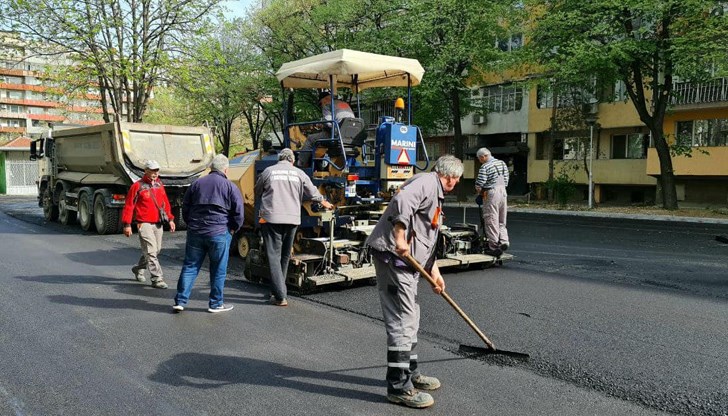 Тече усилена работа по благоустрояване на района Тече усилена работа по благоустрояване на района
