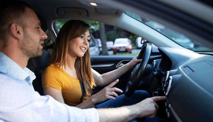 Без пътници на задната седалка, когато 17-годишен кара нощем Без пътници на задната седалка, когато 17-годишен кара нощем