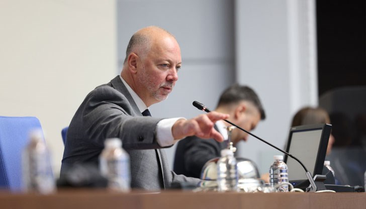 Оставката му беше поискана от три партии Оставката му беше поискана от три партии