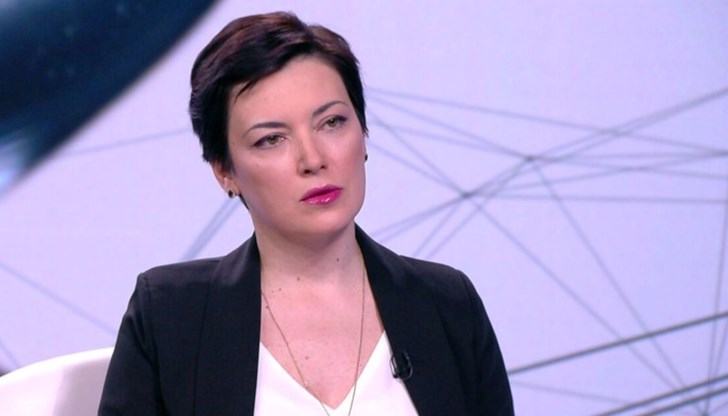 Едно дете няма как да научи друго дете как да бъде възрастен, посочи Велислава Донкина