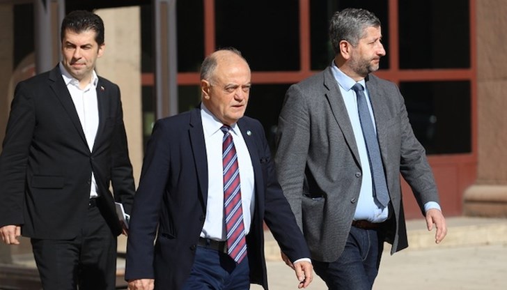 През участието в правителството на Калин Стоянов осигуряват „чадър“ над купувачите на гласове за ГЕРБ и ДПС През участието в правителството на Калин Стоянов осигуряват „чадър“ над купувачите на гласове за ГЕРБ и ДПС