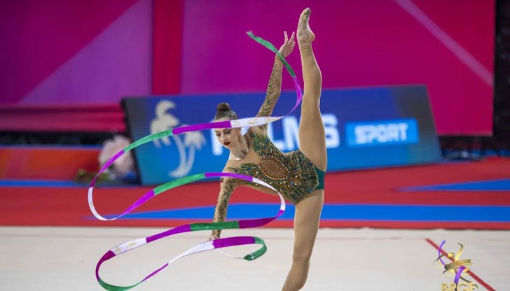 Калейн се представи отлично с бухалки и с лента Калейн се представи отлично с бухалки и с лента