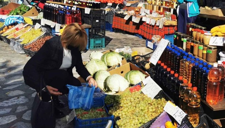 Приетите вчера промени в Данъчно-осигурителния процесуален кодекс ще доведат до затварянето на още и още бакалии и малки магазини за хранителни стоки, предупреди тя Приетите вчера промени в Данъчно-осигурителния процесуален кодекс ще доведат до затварянето на още и още бакалии и малки магазини за хранителни стоки, предупреди тя