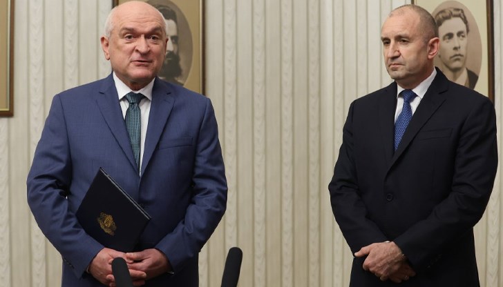 Кандидатът за служебен премиер Димитър Главчев представи днес списъка с избраните от него служебни министри на президента Румен Радев и представители на парламентарните групи