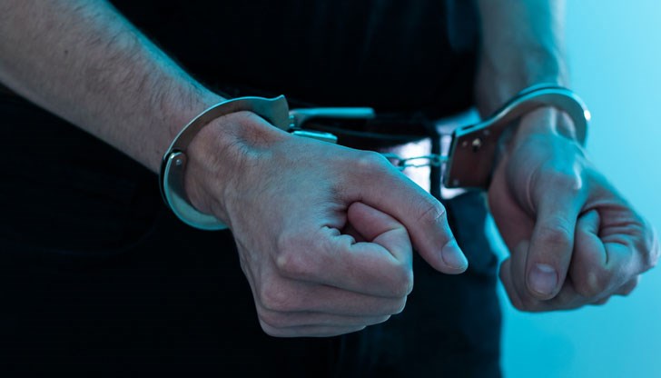 Сестрата на заключената жена опитала да помогне, но била пребита от агресивния мъж