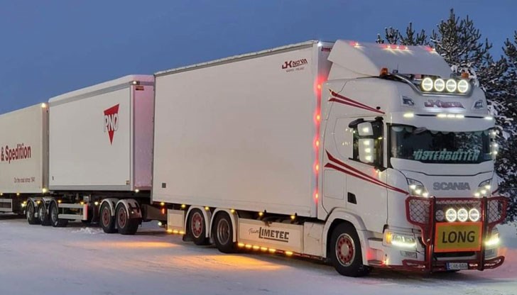 Специалните транспортни средства са с две ремаркета