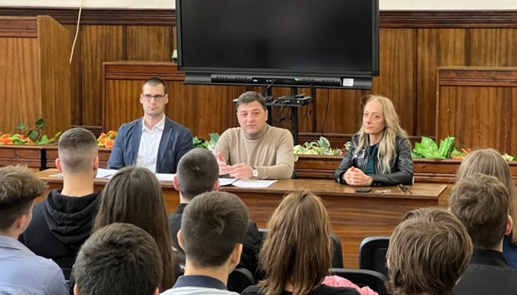 Окръжна прокуратура-Русе и Районна прокуратура-Русе изнесоха обучителна лекция пред ученици от МГ „Баба Тонка“