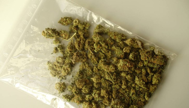 21-годинишният мъж е спрян за проверка с бял бус "Форд" 21-годинишният мъж е спрян за проверка с бял бус "Форд"