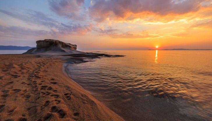 Ангажиментите на Атина са два нови национални парка - един в Йонийско море за морските бозайници и костенурки и друг в Егейско море за морските птици Ангажиментите на Атина са два нови национални парка - един в Йонийско море за морските бозайници и костенурки и друг в Егейско море за морските птици