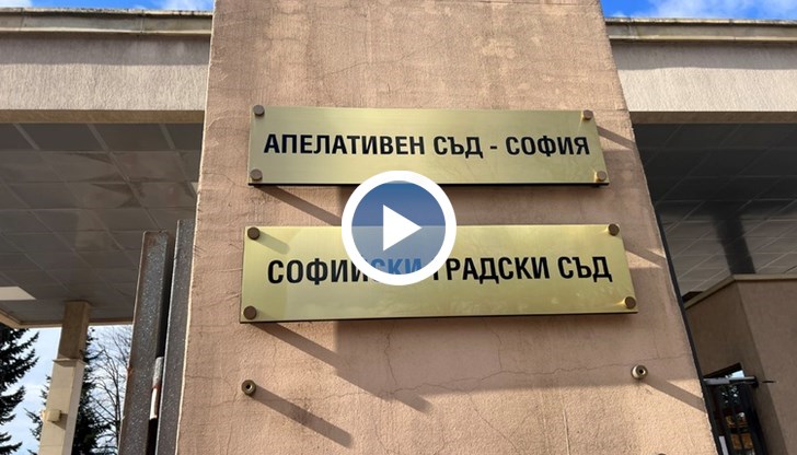 Тя е бивша шефка на Агенция „Митници”, а той - сочен за контрабандист