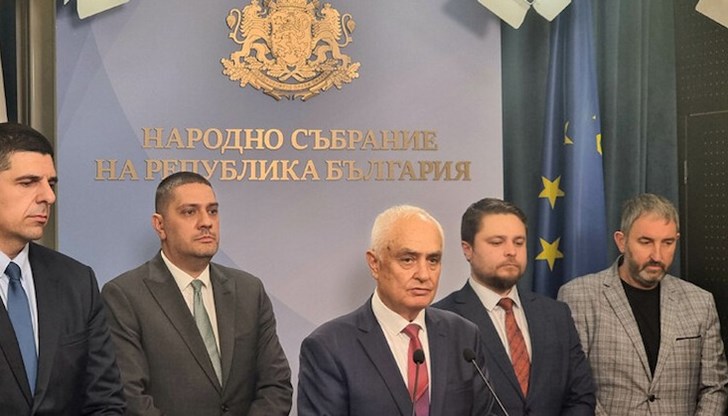 Служебният министър на отбраната съобщи, че възрастта няма да се вдига нито за кадрова военна служба в мирно време, нито за военновременния отчет Служебният министър на отбраната съобщи, че възрастта няма да се вдига нито за кадрова военна служба в мирно време, нито за военновременния отчет