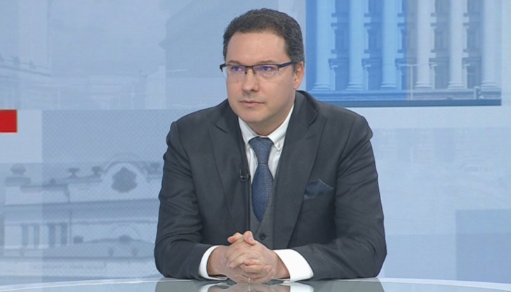 Той отрече ГЕРБ да стоят зад Калин Стоянов.