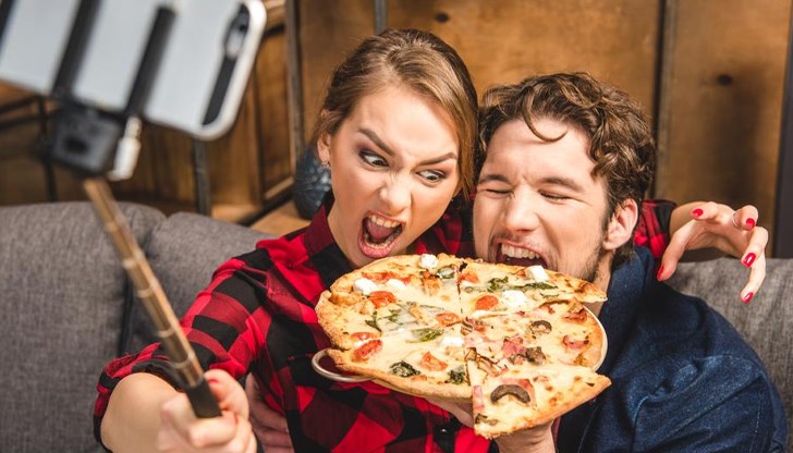 Преди да се заровите в тавата с мусака безконтролно, ви предлагаме да разберете какво се случва в тялото по време и след преяждане Преди да се заровите в тавата с мусака безконтролно, ви предлагаме да разберете какво се случва в тялото по време и след преяждане