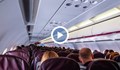 Спипаха жена в багажното отделение над седалките в самолет