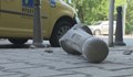 Такси връхлетя върху мъж на спирка в София