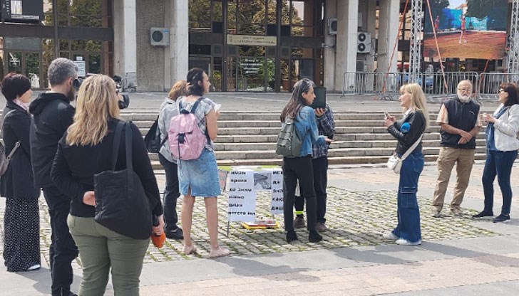 Днес активисти запознаваха гражданите на Русе с проблема