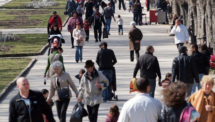Най-малката по територия област в страната - София (столица), същевременно е най-голяма по население