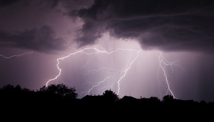 Времето остава динамично, ще се редуват слънце и дъжд