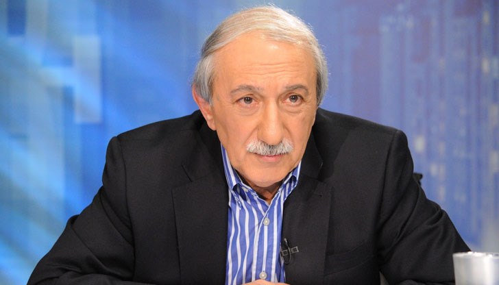 Тези далавери са причина и днес отвън да гледат на нашите сегашни първенци като на конекрадци, смята журналистът Тези далавери са причина и днес отвън да гледат на нашите сегашни първенци като на конекрадци, смята журналистът