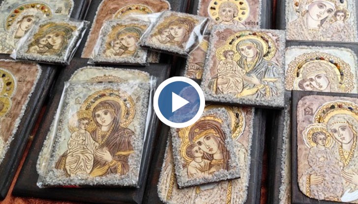 Майсторите обясняват на всеки клиент коя икона за какво помага