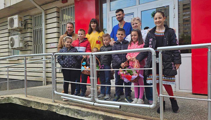 На Велики четвъртък малчуганите сами се постараха да изпъстрят яйцата