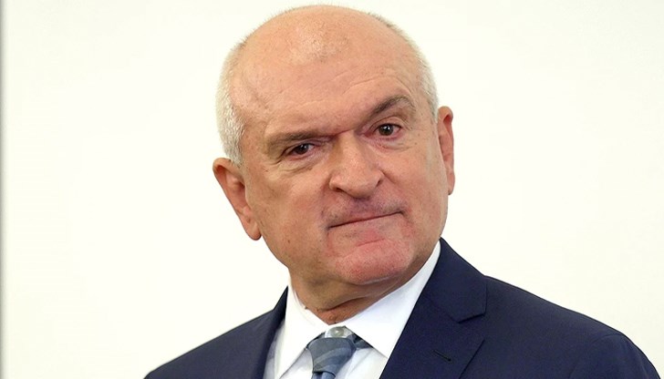 Със спирането на последния функциониращ кабинков лифт възникват въпроси по отношение на екологичната и транспортната сигурност на региона, изтъква премиерът