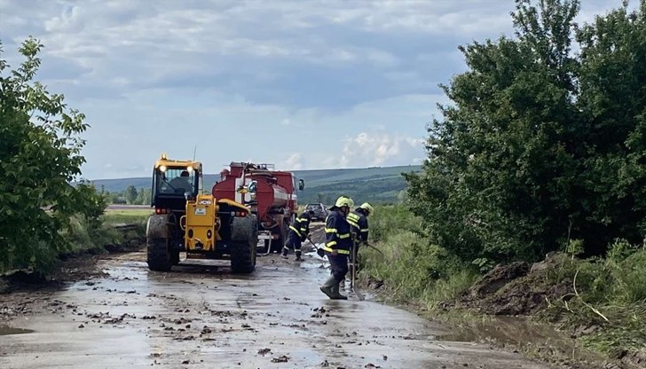 Три села бяха "бомбардирани" от ледени късове с големината на орех Три села бяха "бомбардирани" от ледени късове с големината на орех