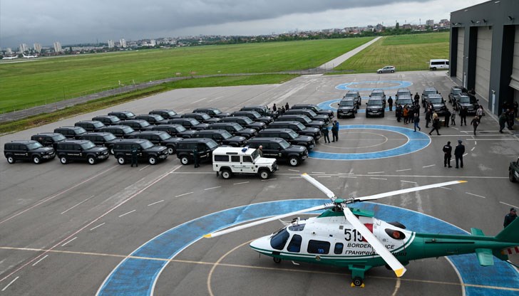 Калин Стоянов връчи на граничните полицаи ключовете на автомобилите