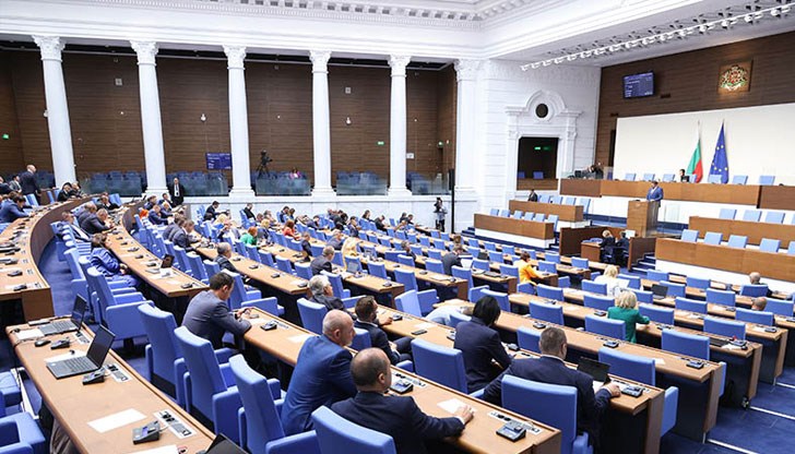 Народното събрание ще заседава извънредно днес от 13:00 часа