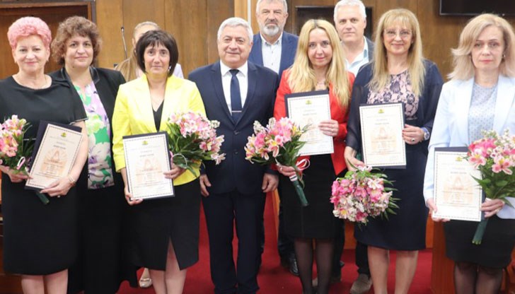 Шестима русенски учители бяха удостоени с почетното отличие