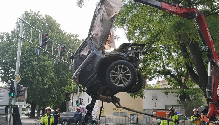 Джипът преди катастрофата се движел с над 200 км/ч Джипът преди катастрофата се движел с над 200 км/ч