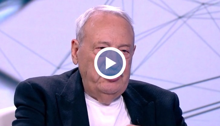 Писал съм книгата с мисъл за жена ми, за да ми поолекне и да се разтоваря, след смъртта ѝ, призна журналистът