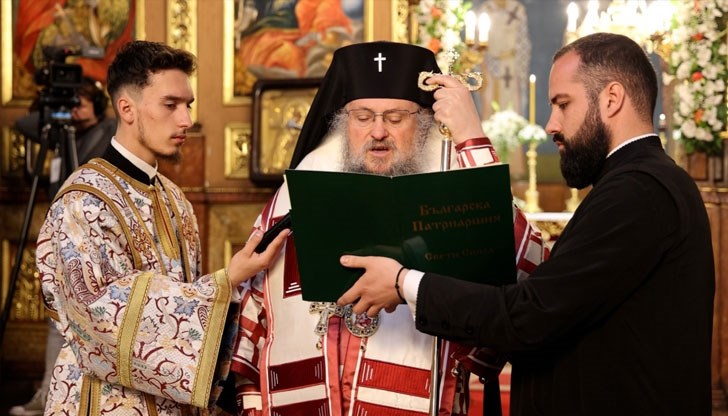 Христовото Възкресение ни увери, че светлината и животът тържествуват властно над мрака и смъртта, се казва в синодалното послание от БПЦ Христовото Възкресение ни увери, че светлината и животът тържествуват властно над мрака и смъртта, се казва в синодалното послание от БПЦ