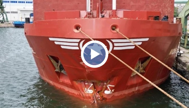 Корабът "Мичъл" акостира във варненското пристанище