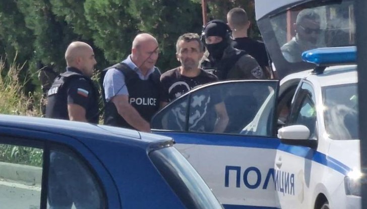 То е образувано срещу отказа му да се подчини на полицаите да напусне дома си То е образувано срещу отказа му да се подчини на полицаите да напусне дома си