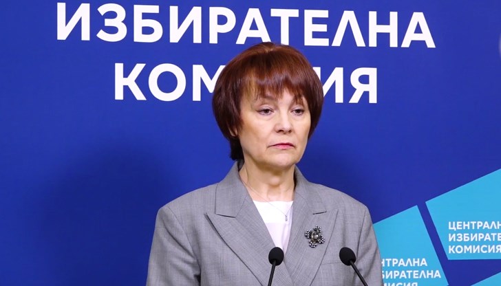 Когато избирателят гласува, е най-важното първо да отбележи в квадратчето с номера на партията или коалицията, обясни заместник-председателят на ЦИК Когато избирателят гласува, е най-важното първо да отбележи в квадратчето с номера на партията или коалицията, обясни заместник-председателят на ЦИК