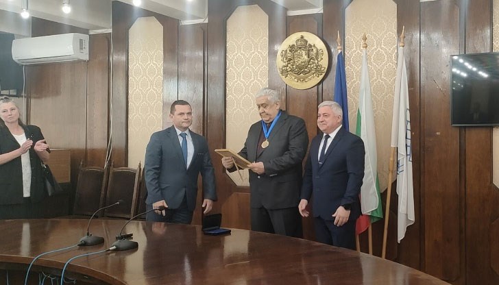 Почетното звание се дава традиционно на празника на града 6 май