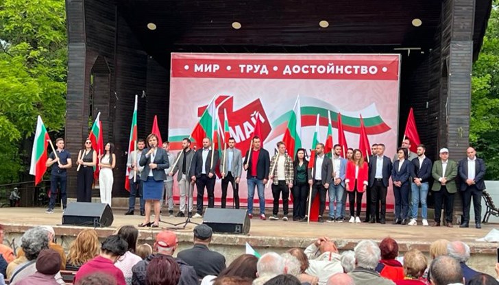 Корнелия Нинова връчи електронните членски карти на празника на труда