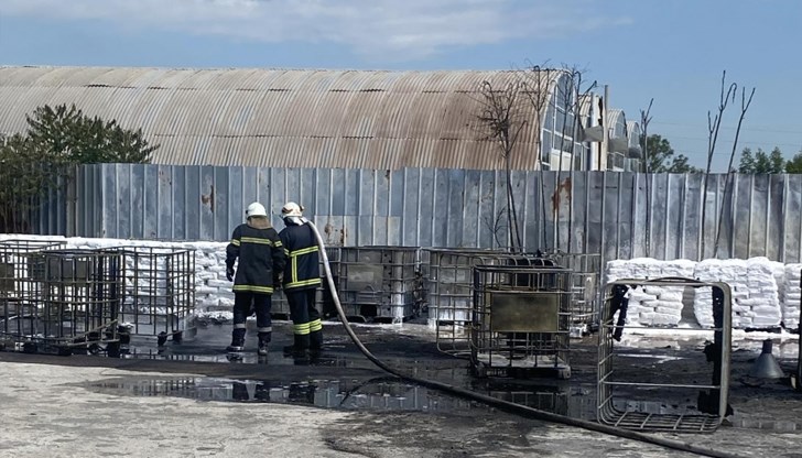 Екоинспектори извършиха извънредна проверка по сигнали за черен, гъст дим в Източна промишлена зона на Русе Екоинспектори извършиха извънредна проверка по сигнали за черен, гъст дим в Източна промишлена зона на Русе
