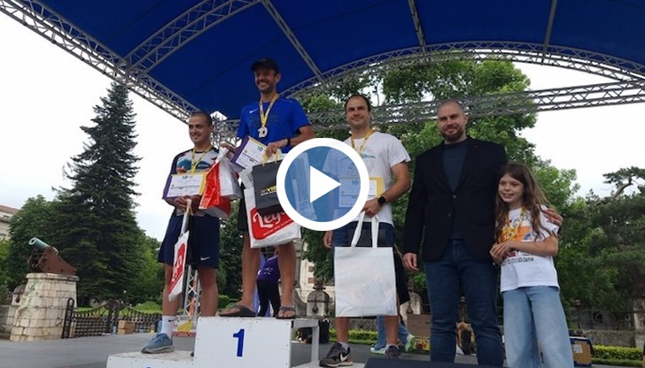 Британецът пробяга 42,2 км за 2:46.32 часа, а Иванова е с време от 3:59.15 часа