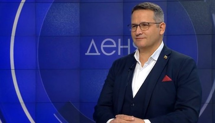 Според него се налага наративът, че Делян Пеевски е виновен, а Борисов е невинен