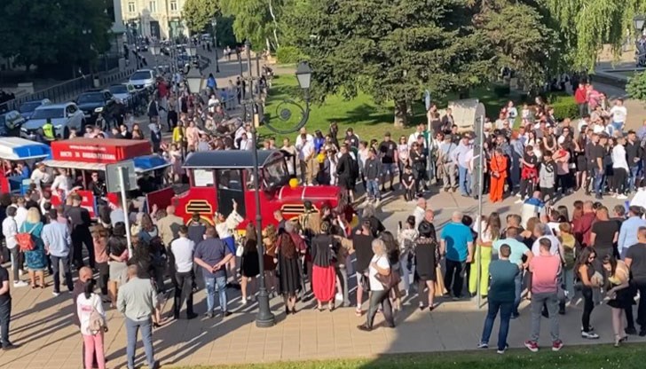 Баловете на русенските училища започнаха тази вечер Баловете на русенските училища започнаха тази вечер