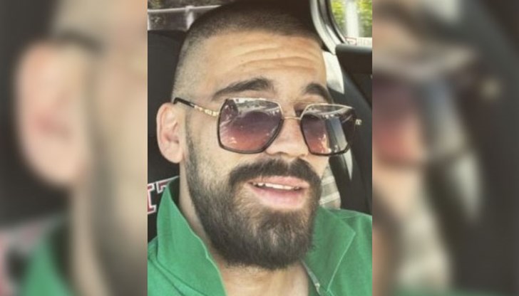 Петя Екмекчиян работи в отдел "Регистрации" Петя Екмекчиян работи в отдел "Регистрации"