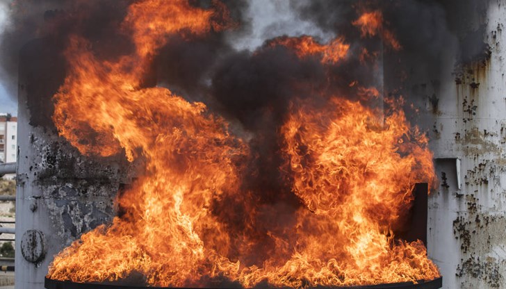 Атаката е причинила пожар в склад за гориво