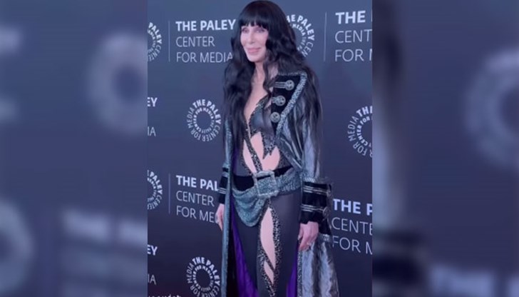 Суперзвездата се появи на премиерата на филм с ослепително изрязано боди