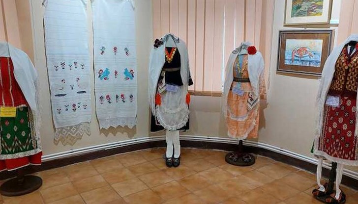 Експонатите са от личната колекция на Клина Михайлова Експонатите са от личната колекция на Клина Михайлова