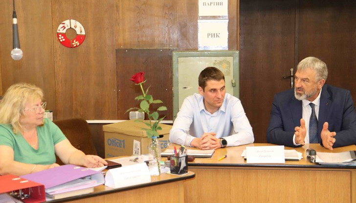 Надявам се да няма подмолни игри и да не се злепоставя опонента, заяви областният управител Драгомир Драганов ​